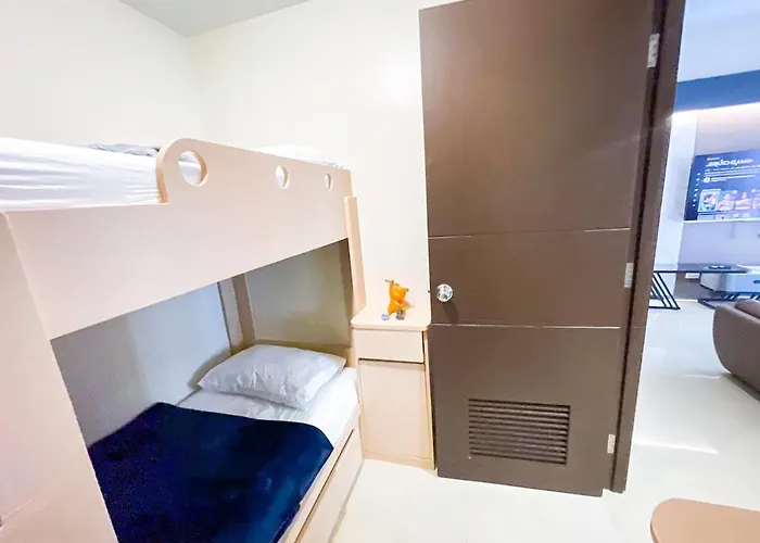 Cozy 2br Near Airport & Okada, Infinity Pool Apartment