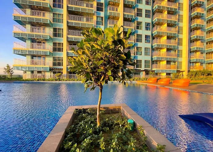 Cozy 2br Near Airport & Okada, Infinity Pool Apartment *