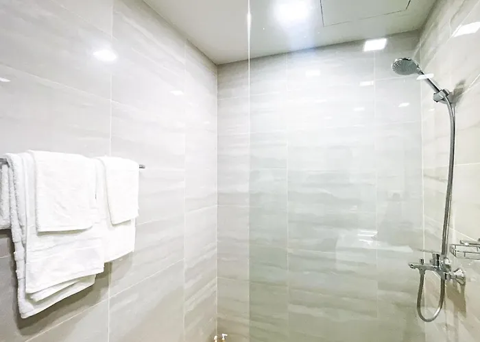 Apartment Cozy 2br Near Airport & Okada, Infinity Pool *