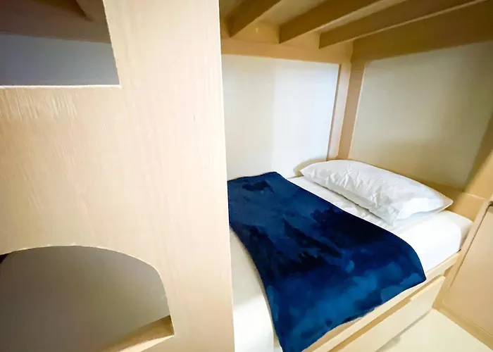 Cozy 2br Near Airport & Okada, Infinity Pool Apartment Manila
