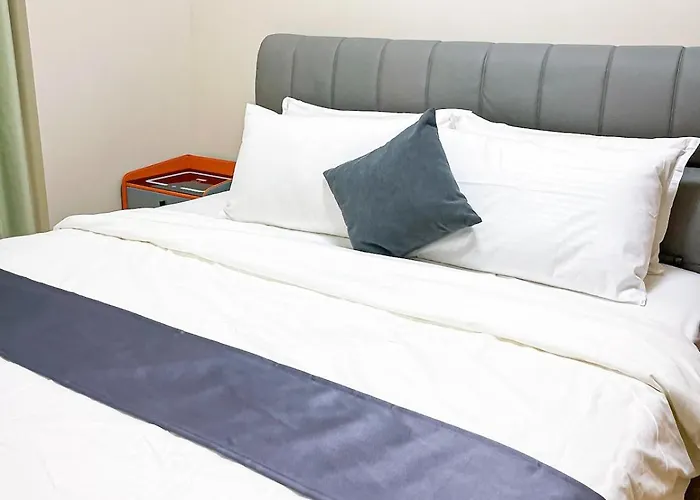 Cozy 2br Near Airport & Okada, Infinity Pool