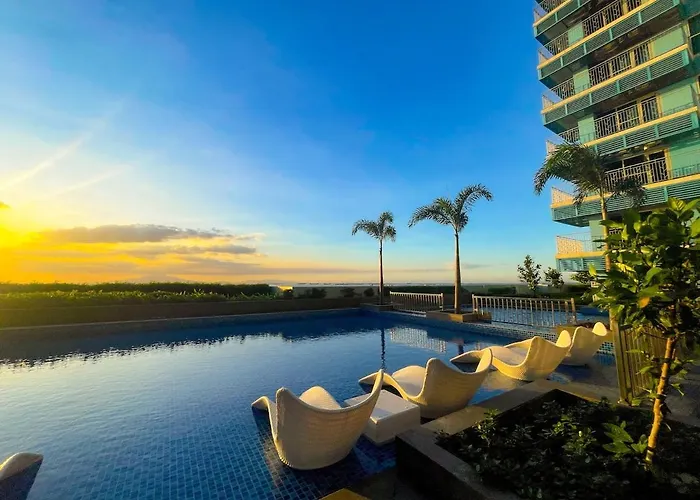 Cozy 2br Near Airport & Okada, Infinity Pool Apartment