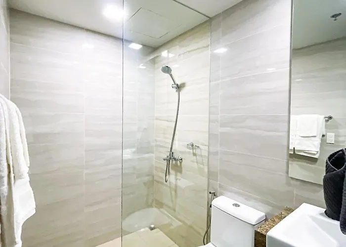 Cozy 2br Near Airport & Okada, Infinity Pool Apartment *
