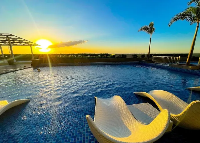 Apartment Cozy 2br Near Airport & Okada, Infinity Pool *