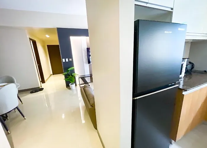Cozy 2br Near Airport & Okada, Infinity Pool Apartment