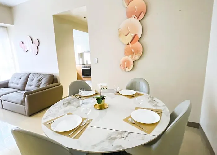 Cozy 2br Near Airport & Okada, Infinity Pool Apartment